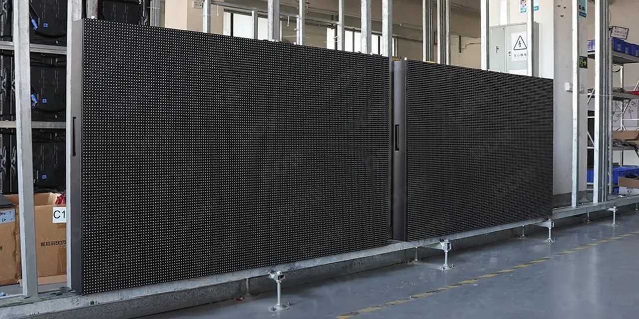 35% lighter than traditional billboards
